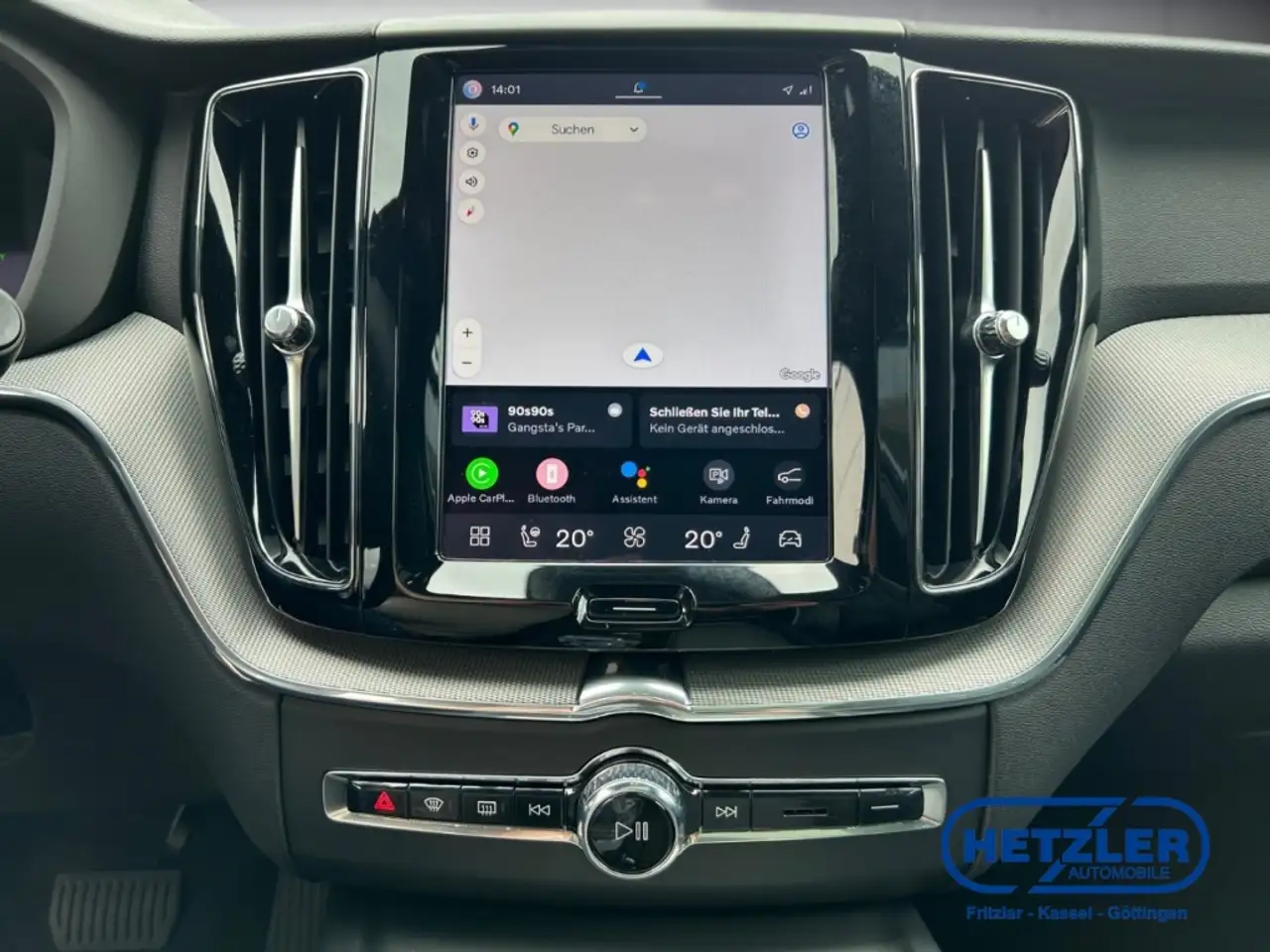 Volvo XC60 T8 Plus Black Edition Recharge Plug-In Hybrid AWD — Vehicle gallery 9