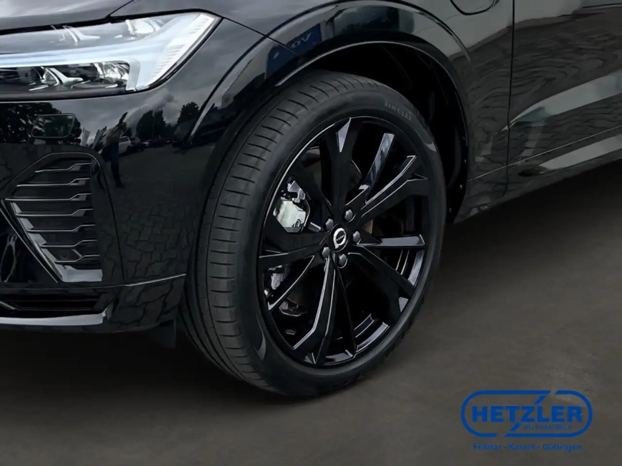Volvo XC60 T8 Plus Black Edition Recharge Plug-In Hybrid AWD — Vehicle gallery 6