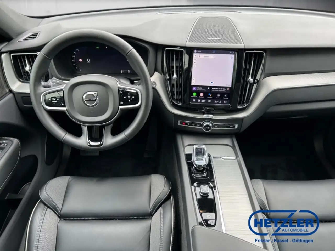 Volvo XC60 T8 Plus Black Edition Recharge Plug-In Hybrid AWD — Vehicle gallery 11