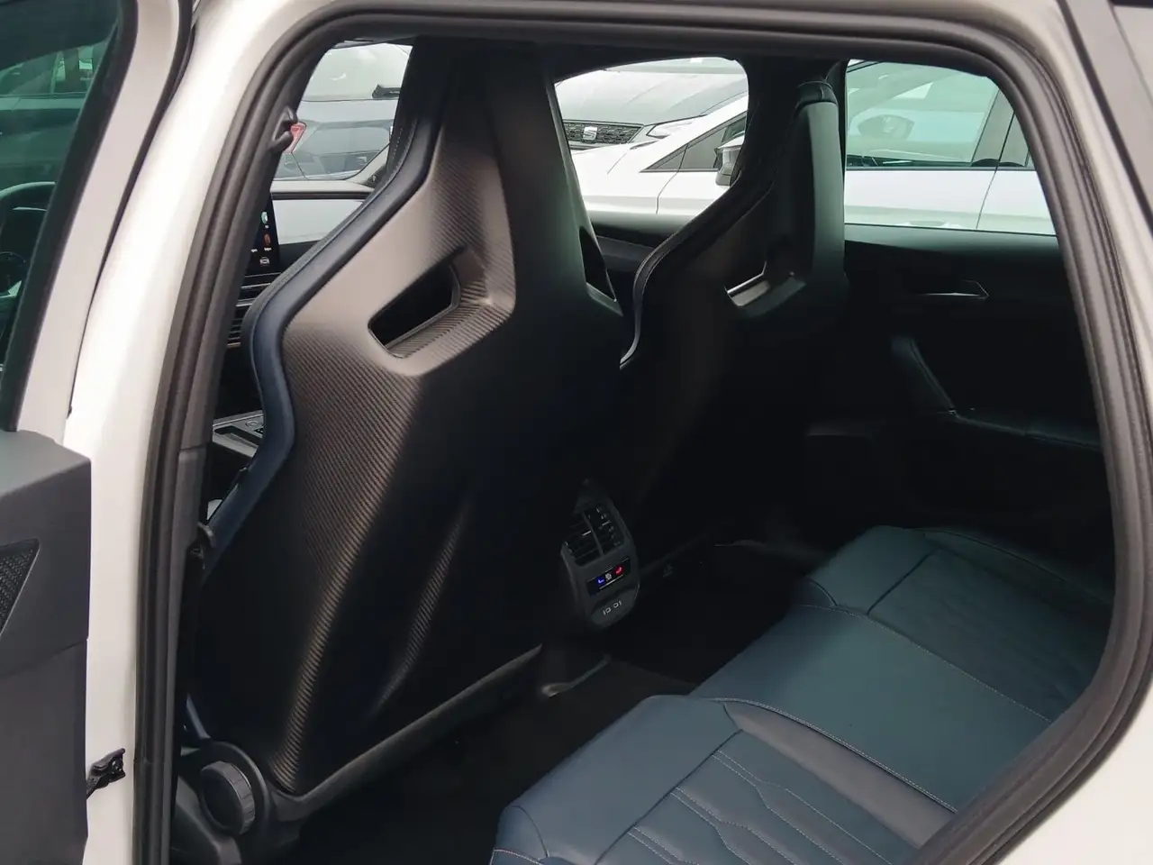 CUPRA Leon Sportstourer 2.0 TSI VZ CUP *LED*LEDER*BEAT — Galería del vehículo 20