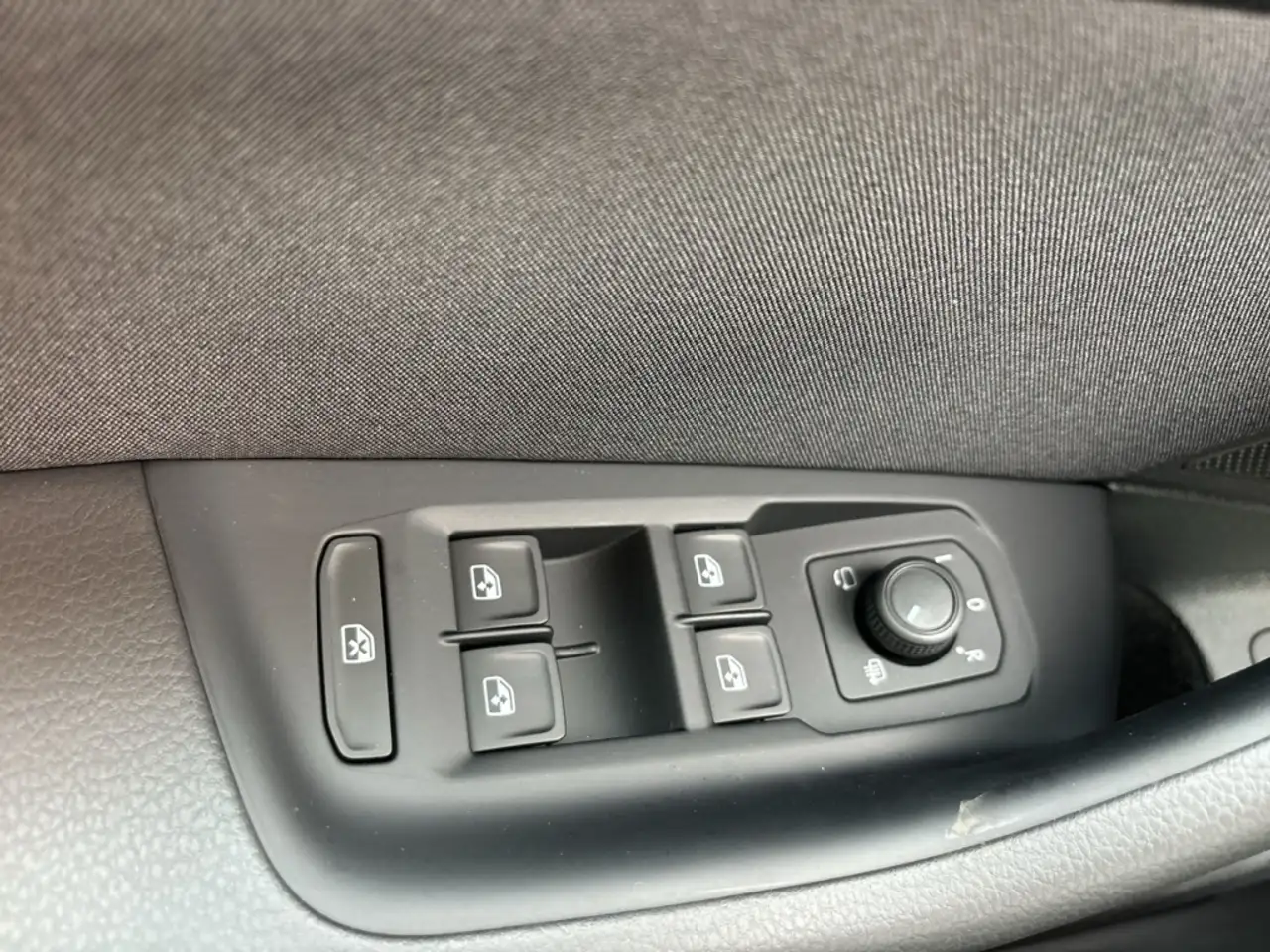 Volkswagen Passat Variant Business 2.0 TSI+Klimaautomatik-3-Zonen+Sportpaket — Galerie du véhicule 13