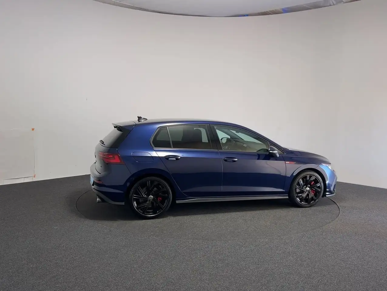 Volkswagen Golf GTI 2.0 TSI DSG CarPlay Black Matrix ACC — معرض صور السيارة 4