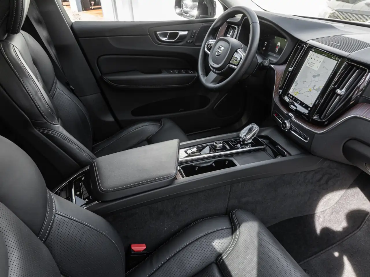 Volvo XC60 Ultimate Dark AWD HUD Digitales Cockpit Memory Sit — Vehicle gallery 8