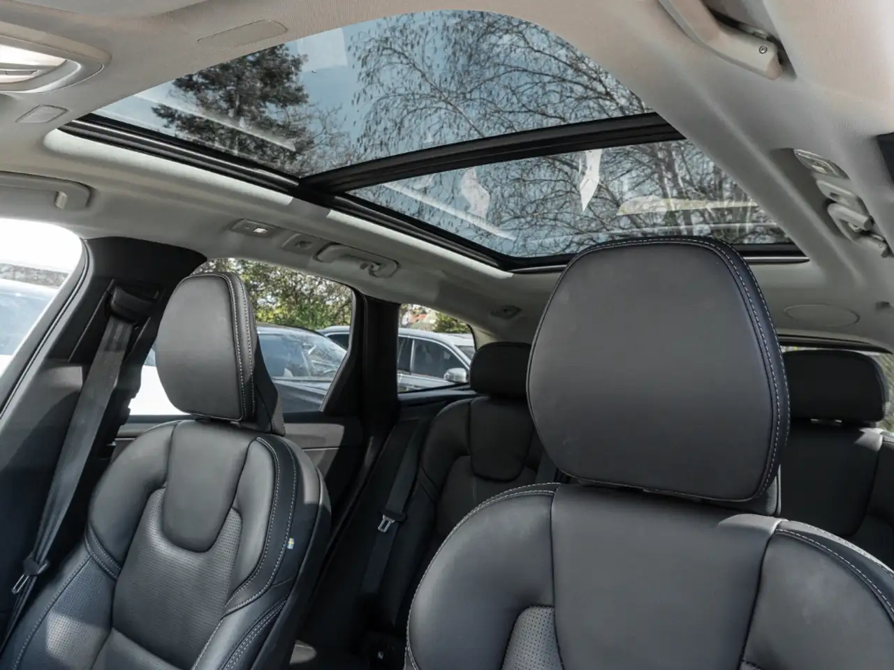 Volvo XC60 Ultimate Dark AWD HUD Digitales Cockpit Memory Sit — Vehicle gallery 7