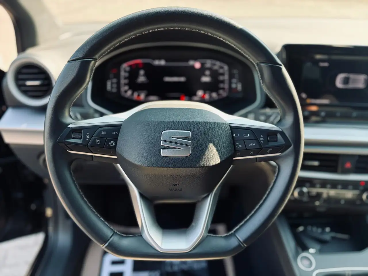 SEAT Ibiza Xcellence+Kamera+Carplay+SHZ+LED+17"+ — Vehicle gallery 12