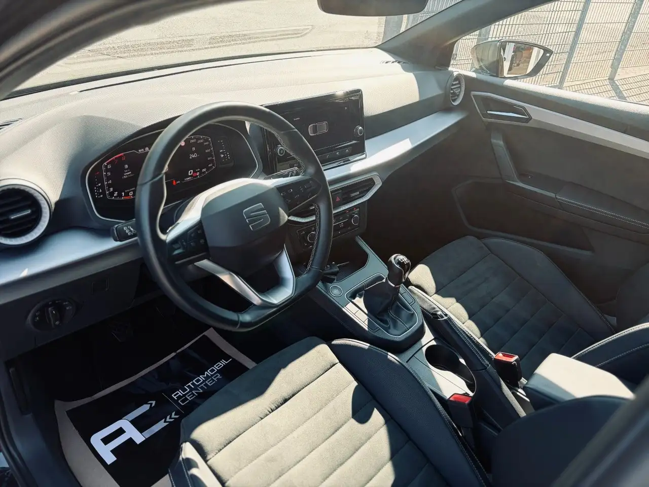 SEAT Ibiza Xcellence+Kamera+Carplay+SHZ+LED+17"+ — Vehicle gallery 10