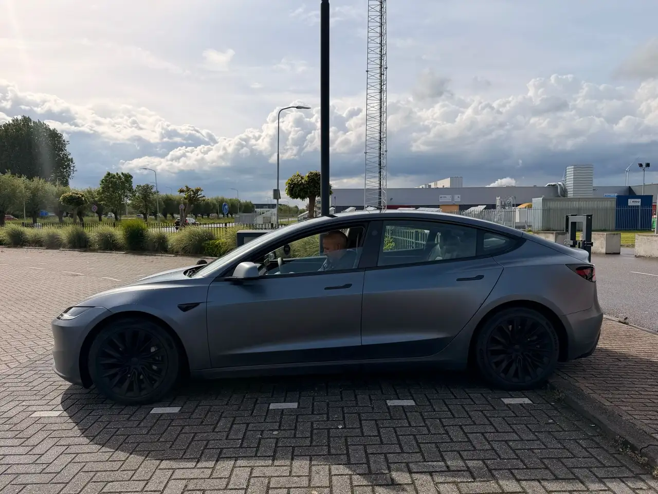 Tesla Model 3 Long-Range Dual Motor AWD — معرض صور السيارة 3