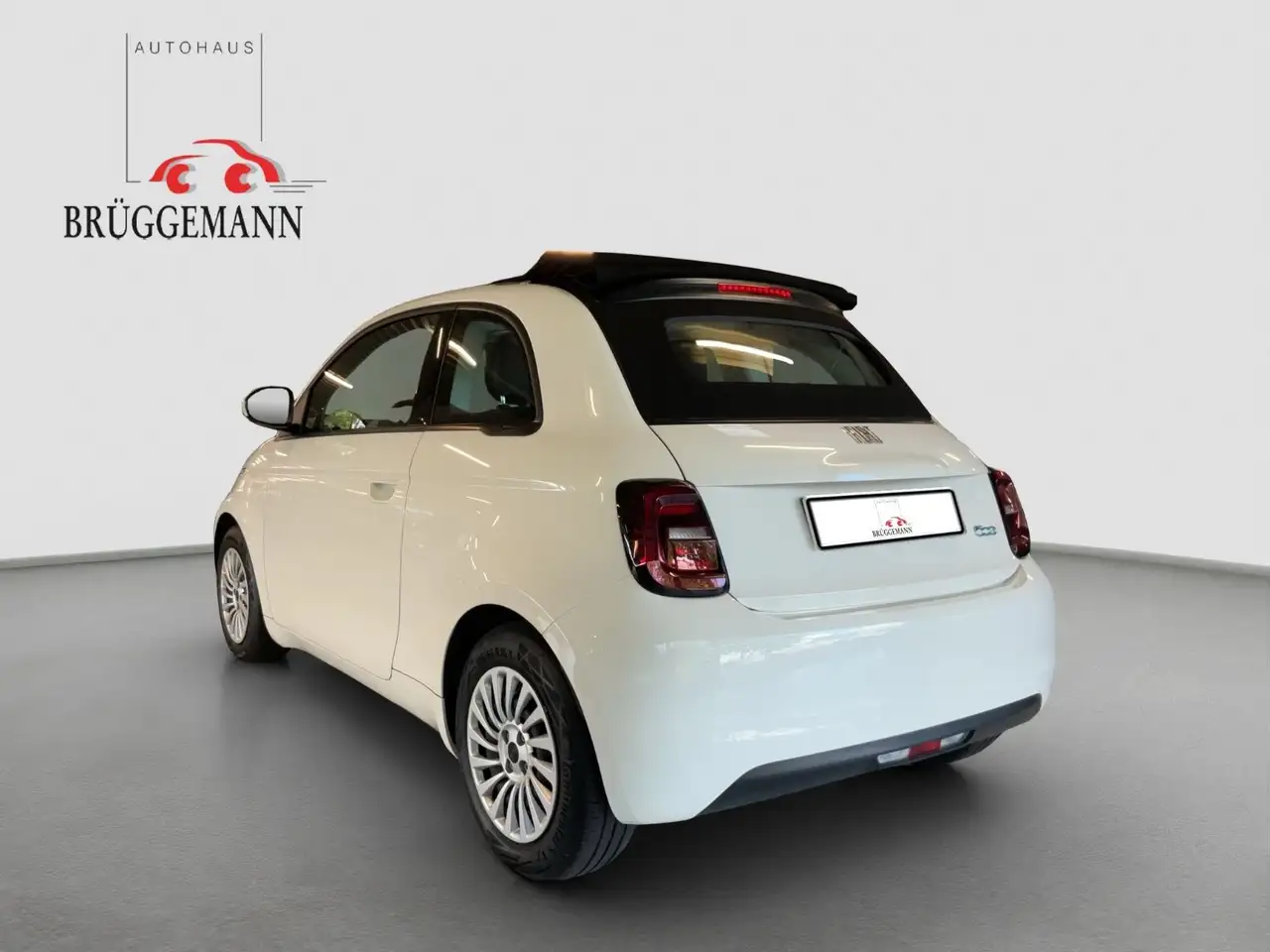 Fiat 500e 42 kWh Cabrio — معرض صور السيارة 4