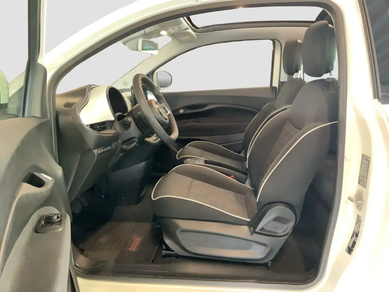 Fiat 500e 42 kWh Cabrio — معرض صور السيارة 9