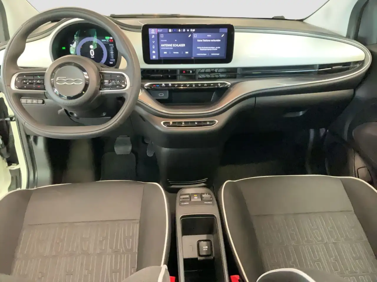 Fiat 500e 42 kWh Cabrio — معرض صور السيارة 11