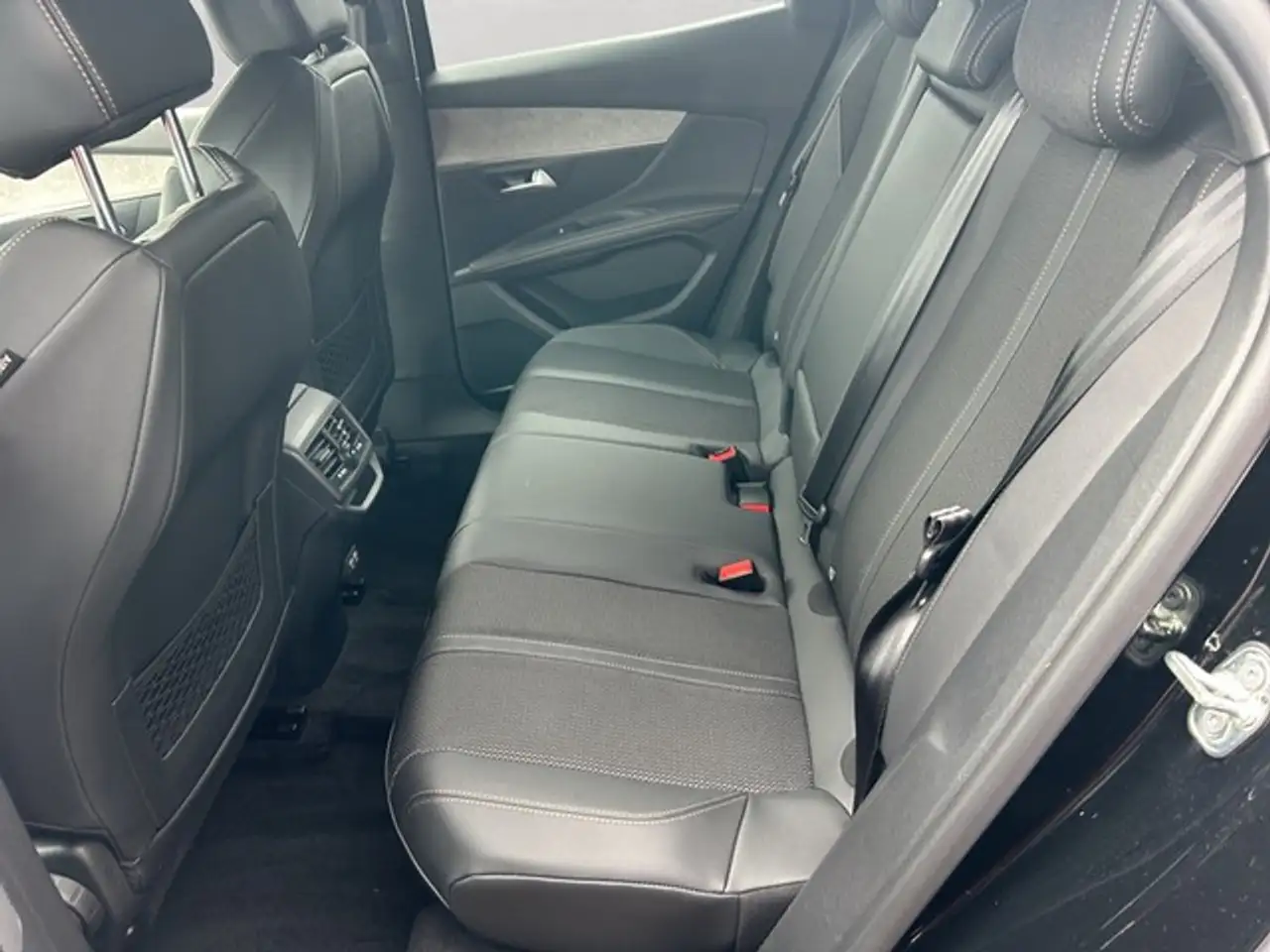 Peugeot 3008 GT Elektrische Heckklappe Panoramadach Sitzheizung — Vehicle gallery 14