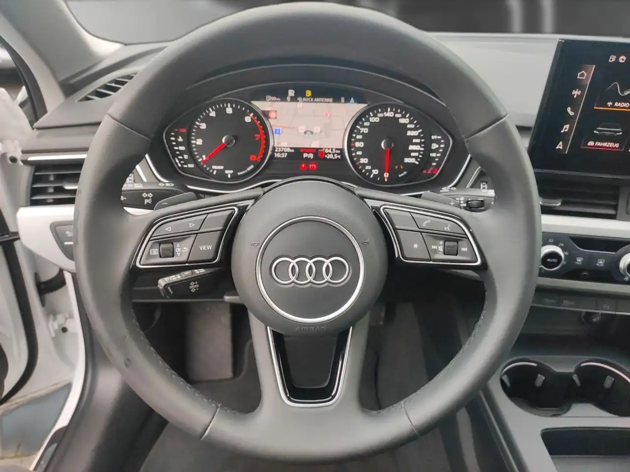 Audi A4 40 TFSI S tronic *NAV+*R-CAM*GRA*SHZ* — Vehicle gallery 13