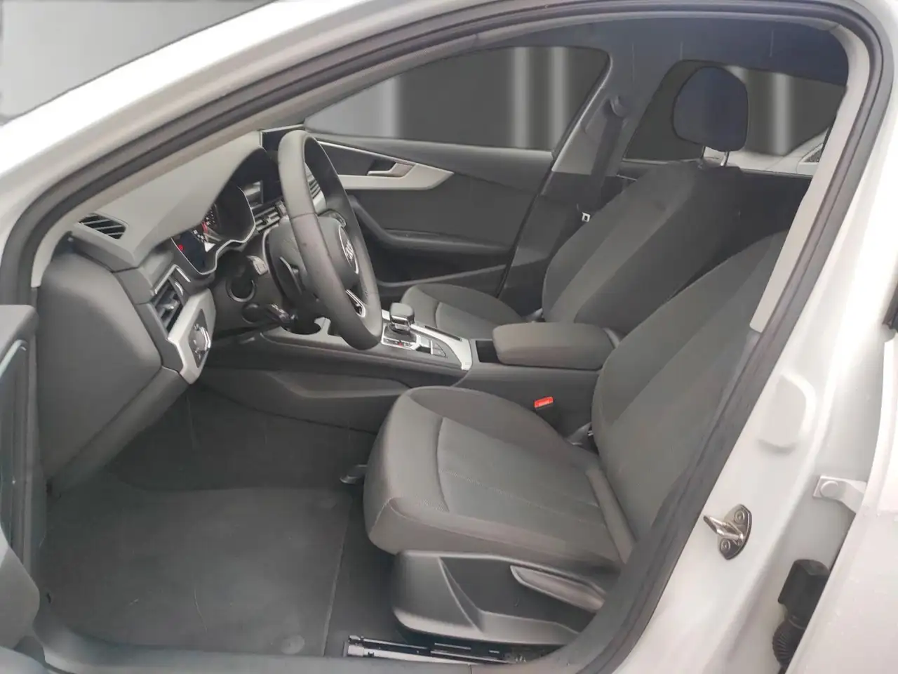 Audi A4 40 TFSI S tronic *NAV+*R-CAM*GRA*SHZ* — Vehicle gallery 10