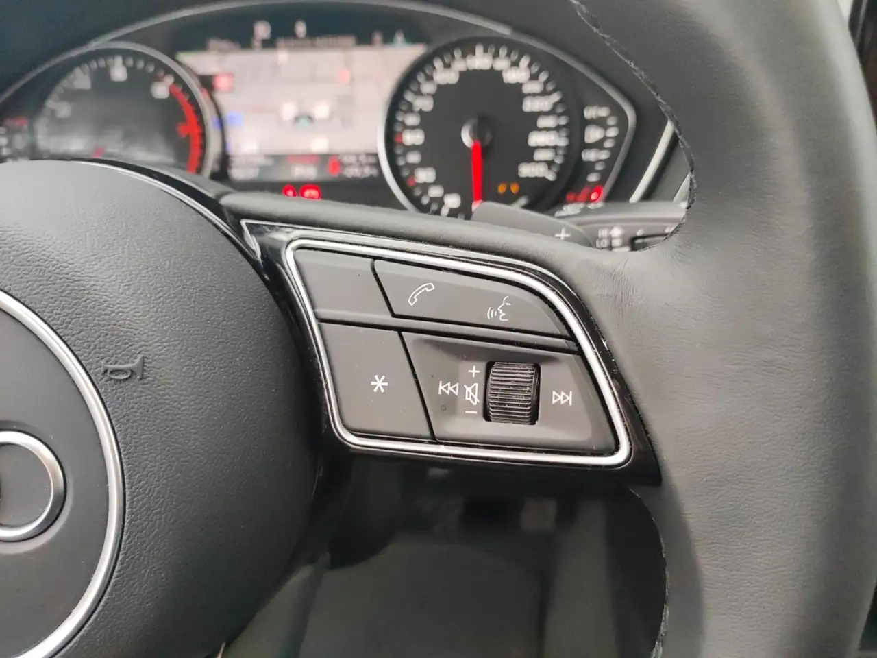 Audi A4 40 TFSI S tronic *NAV+*R-CAM*GRA*SHZ* — Vehicle gallery 14