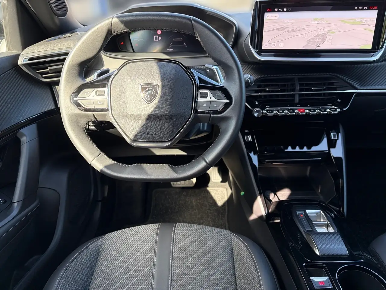 Peugeot 2008 1.2 PureTech 130 Allure LED PDC KlimaA AUT — Galería del vehículo 9