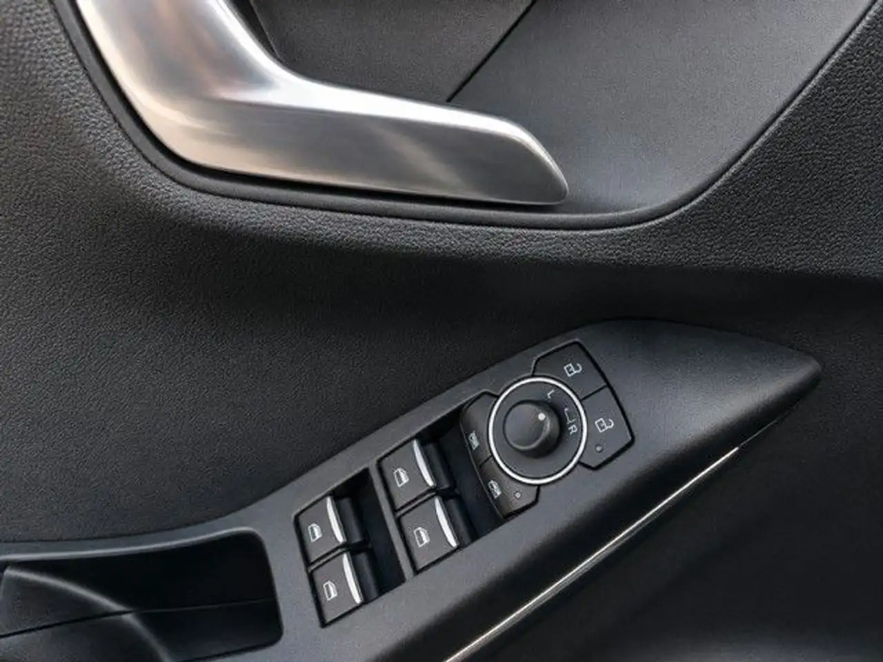 Ford Puma 1.0 EcoBoost Titanium LED ACC NAVI AHK — Galería del vehículo 9