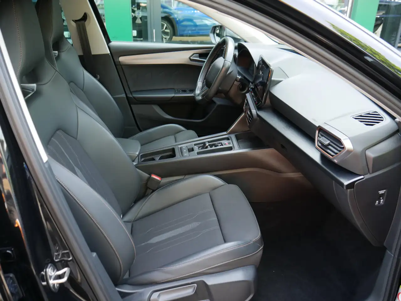 CUPRA Leon Sportstourer 2.0 TSI SHZ NAVI ACC LED — معرض صور السيارة 3