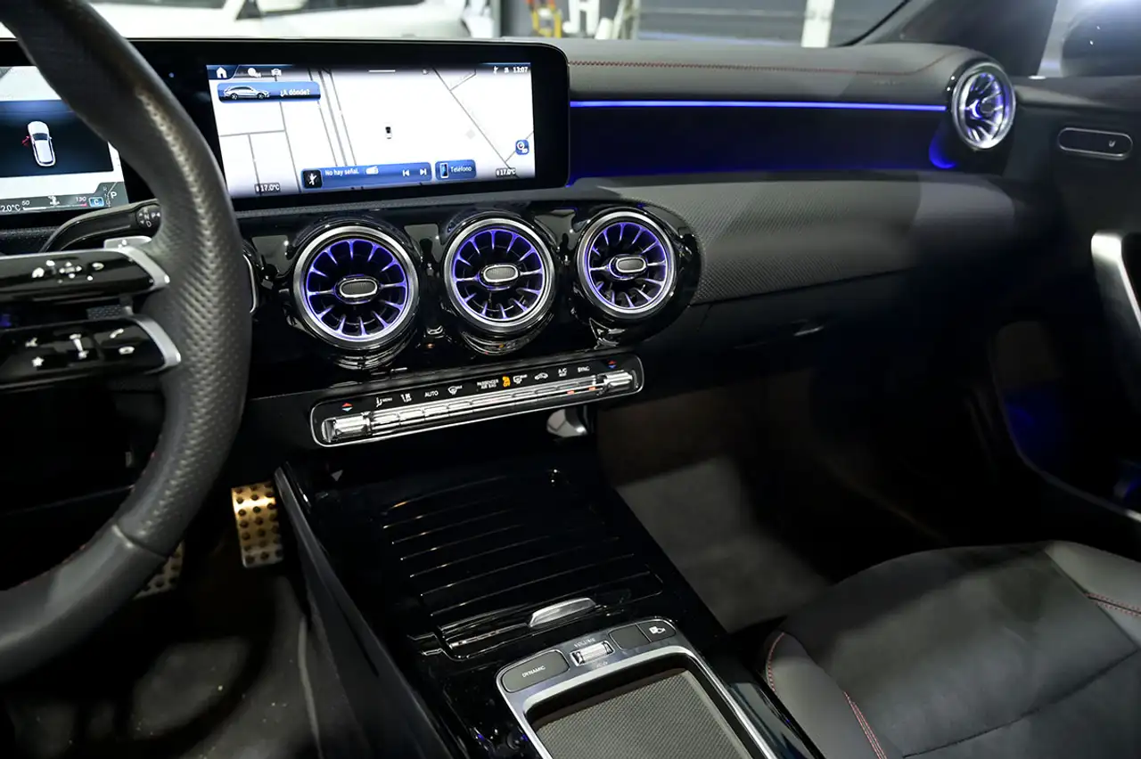 Mercedes-Benz CLA 220 Shooting Brake 220d 8G-DCT — معرض صور السيارة 31