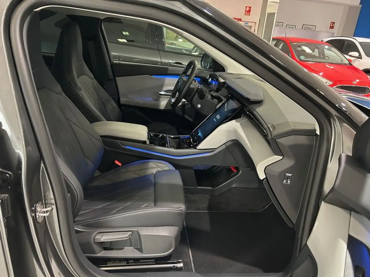 Ford Explorer RWD Rango Extendido Premium 77kWh — Galerie du véhicule 16