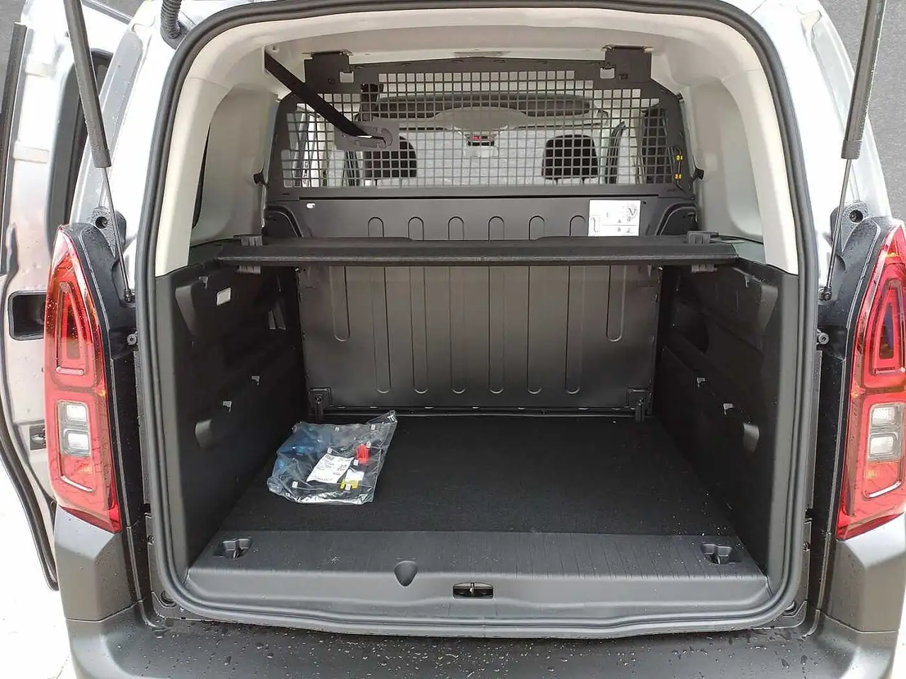 Citroen Berlingo MPV 110 Plus — معرض صور السيارة 10