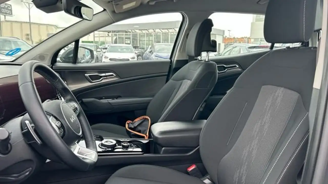 Kia Sportage 1.6 T-GDI PHEV DRIVE 4WD AUTO 265 5P — معرض صور السيارة 10