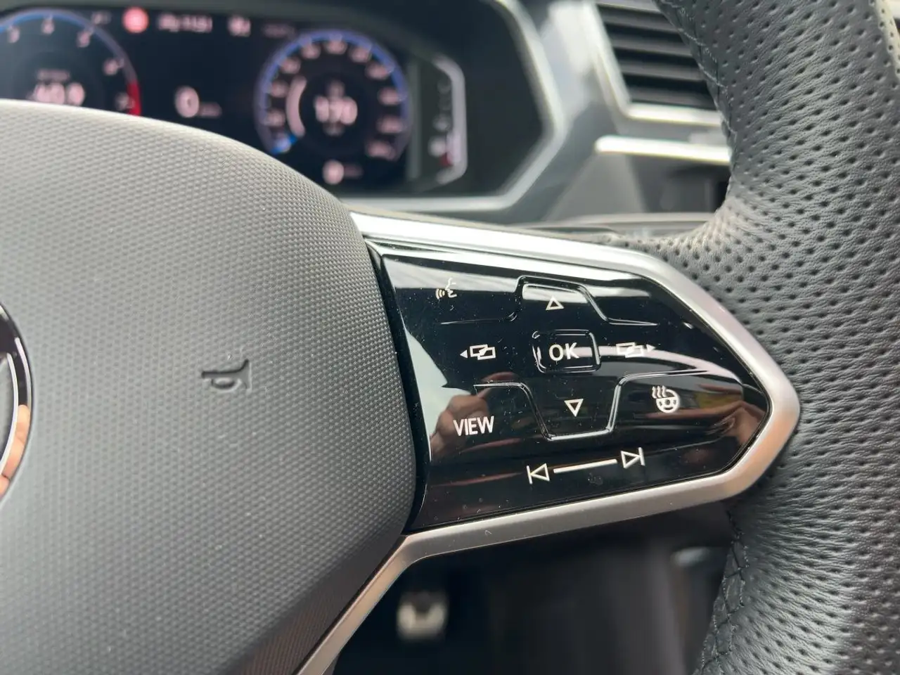 Volkswagen Tiguan 2.0 TSI R-Line DSG 4M Panorama Leder LED — Vehicle gallery 19