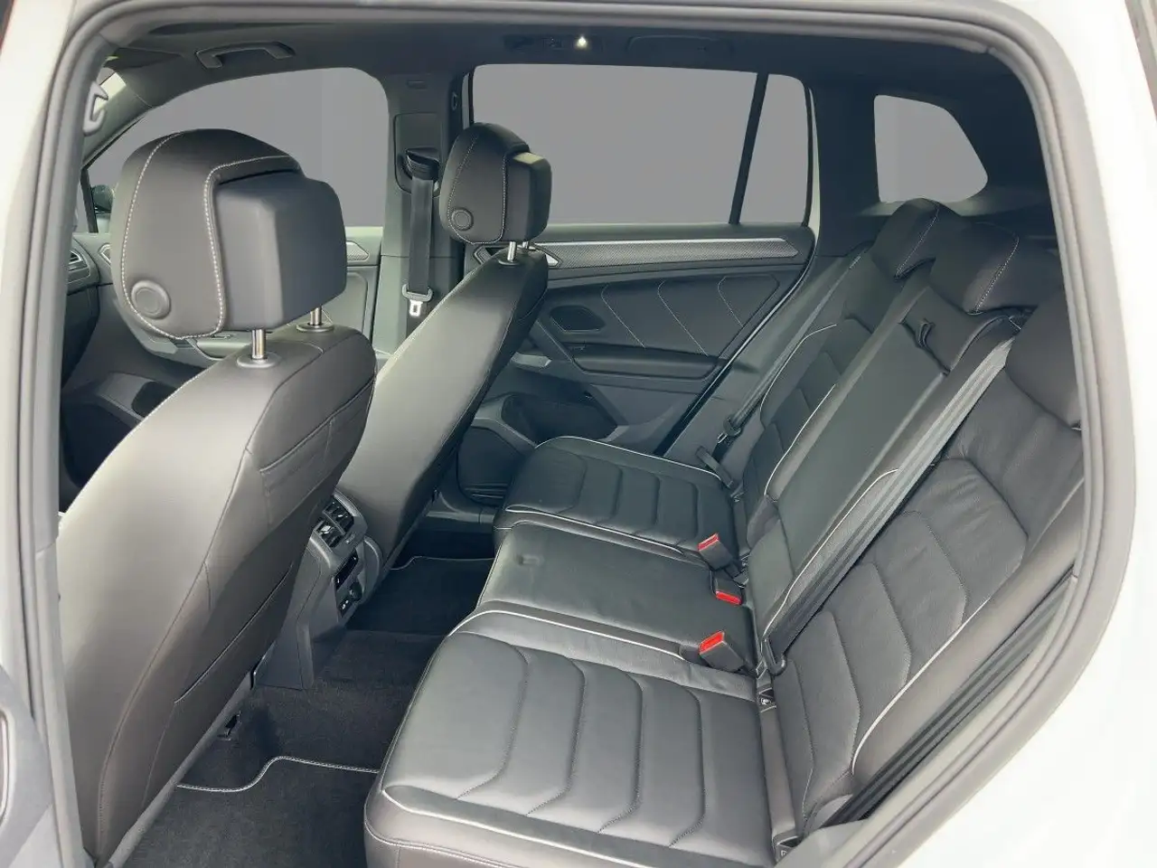 Volkswagen Tiguan 2.0 TSI R-Line DSG 4M Panorama Leder LED — Vehicle gallery 10