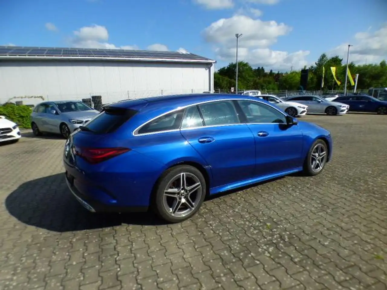 Mercedes-Benz CLA 200 CLA 200 Shooting Brake SB Edition AMG Fahrassistenz-Paket MULTIBEAM LED Winterpaket Rückfahrkamera Sportbremsanlage — Vehicle gallery 7