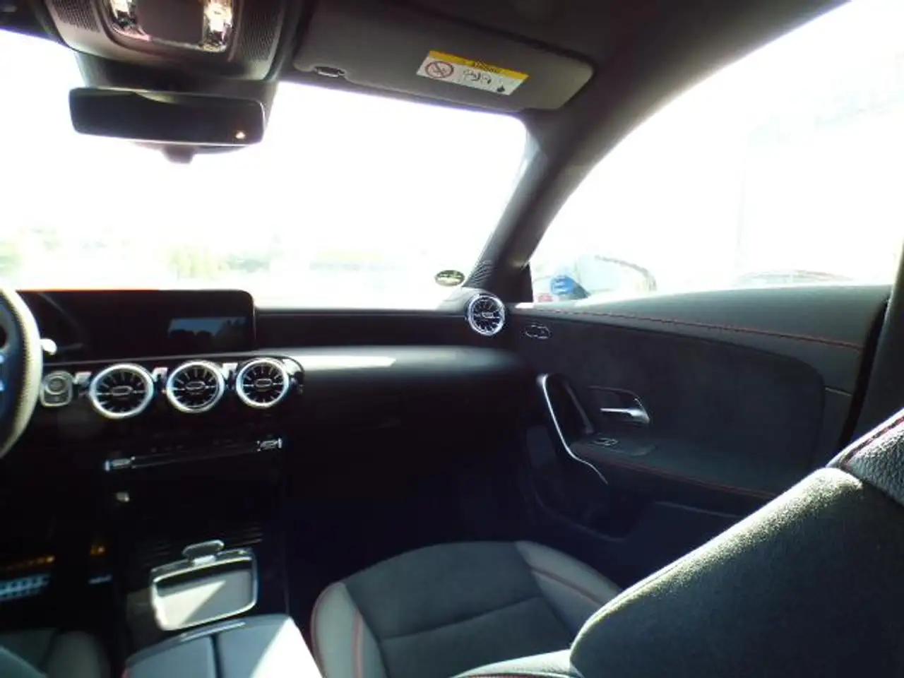Mercedes-Benz CLA 200 CLA 200 Shooting Brake SB Edition AMG Fahrassistenz-Paket MULTIBEAM LED Winterpaket Rückfahrkamera Sportbremsanlage — Vehicle gallery 18