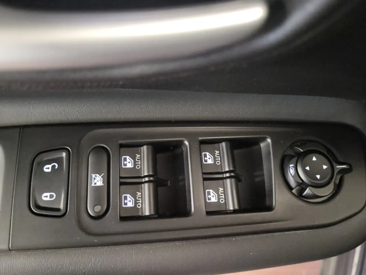 Jeep Renegade Longitude Mild-Hybrid ALLWETTER AUTOMATIK NAV LED — Galerie du véhicule 16