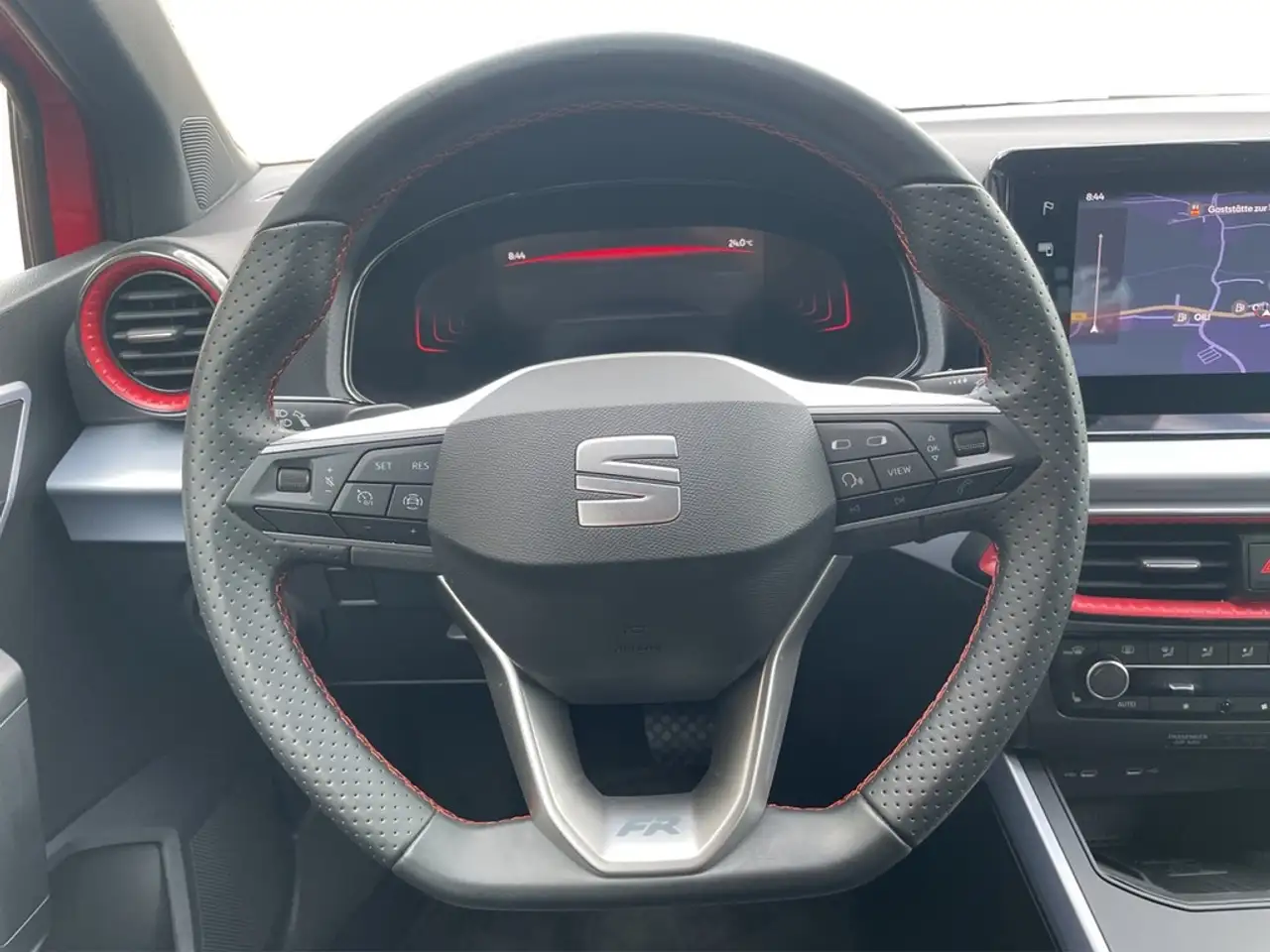 SEAT Arona 1.5 TSI DSG FR VIRTUAL*VOLL-LED*NAV*SHZ*PDC*TEM... — معرض صور السيارة 17