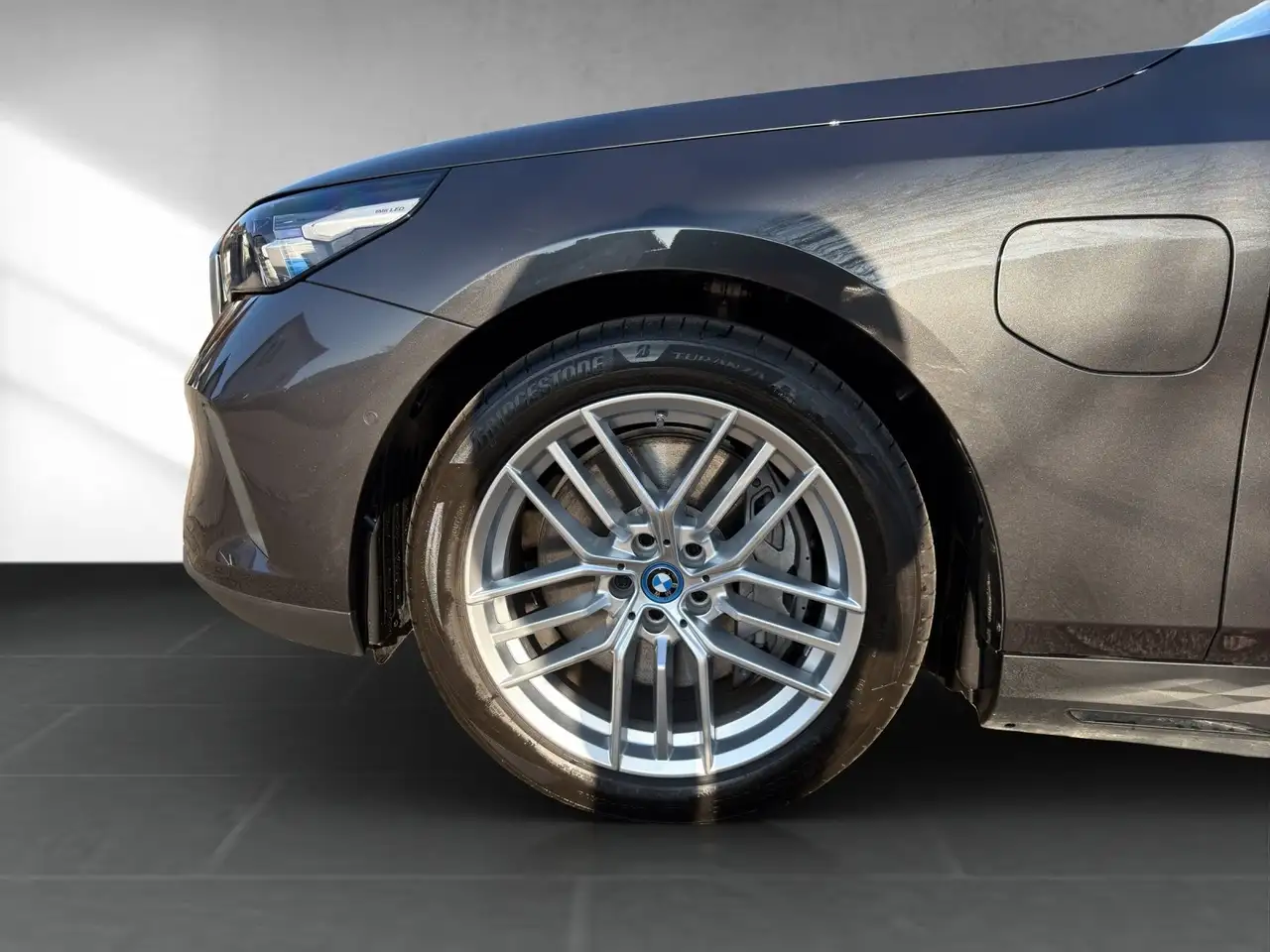 BMW 550 e xDrive 19" FahrwerkPro 360° 2,99% Finanz — Galerie du véhicule 9