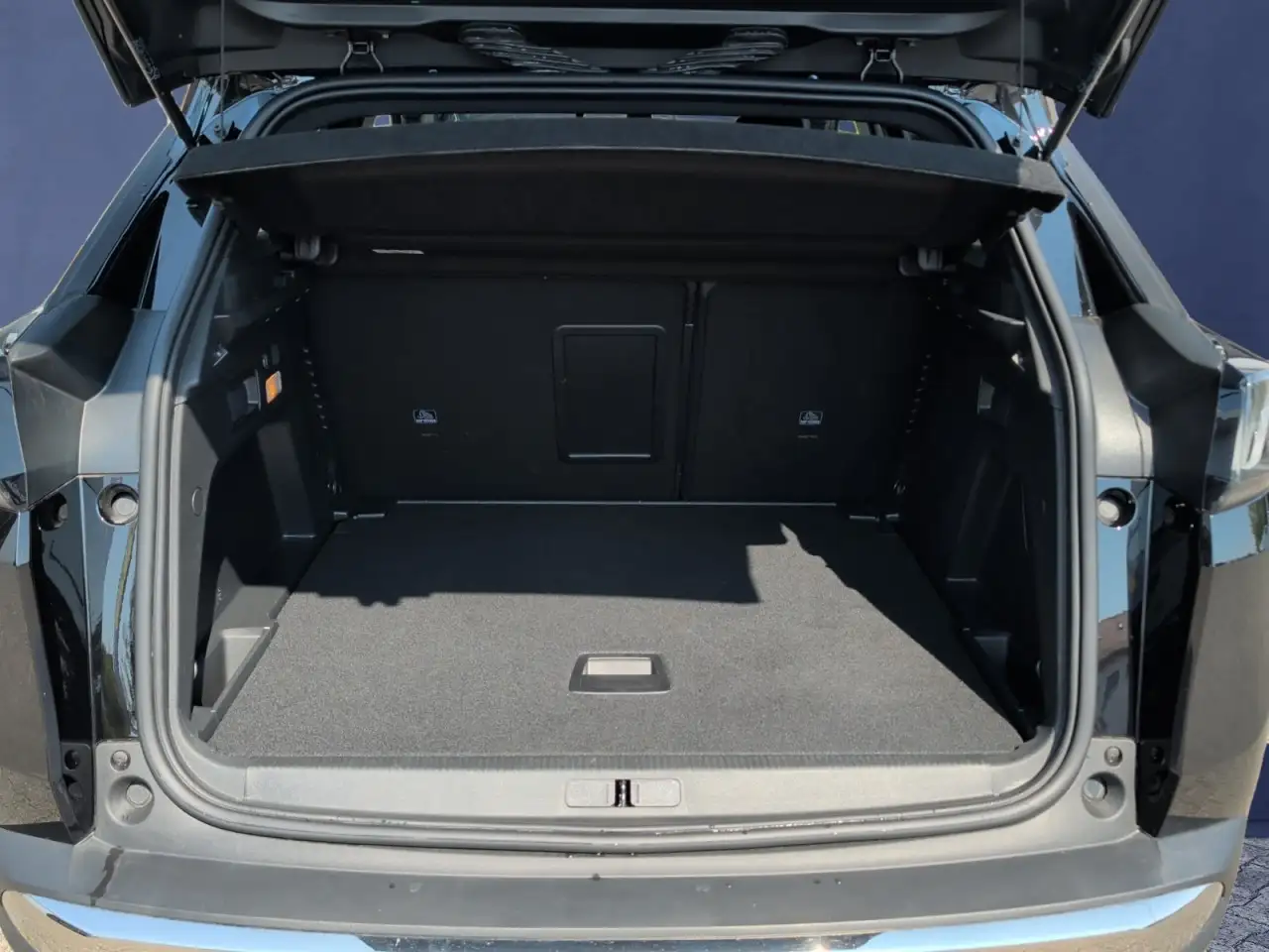 Peugeot 3008 GT 136 Hybrid Aut+ACC+Einparkhilfe+AHK Klima Navi — Vehicle gallery 5