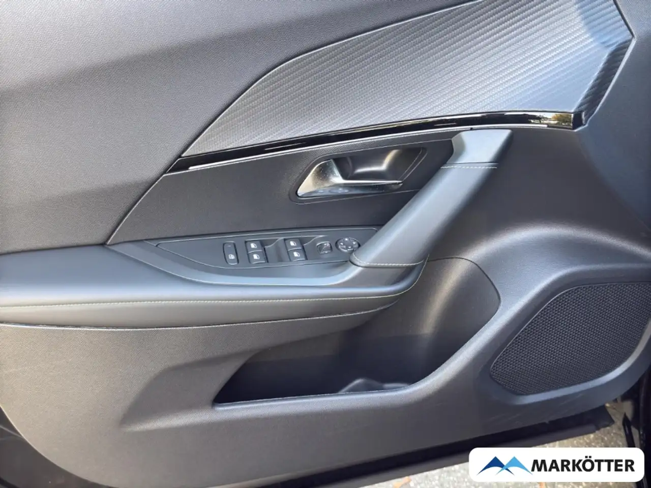Peugeot 2008 GT ALCANTARA/KLIMA/NAVI/SHZ/LED/MASSAGE — معرض صور السيارة 23