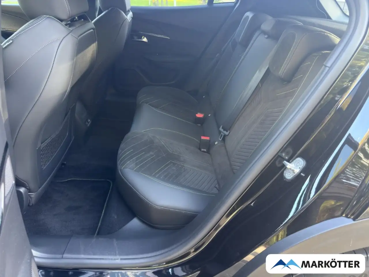 Peugeot 2008 GT ALCANTARA/KLIMA/NAVI/SHZ/LED/MASSAGE — معرض صور السيارة 29