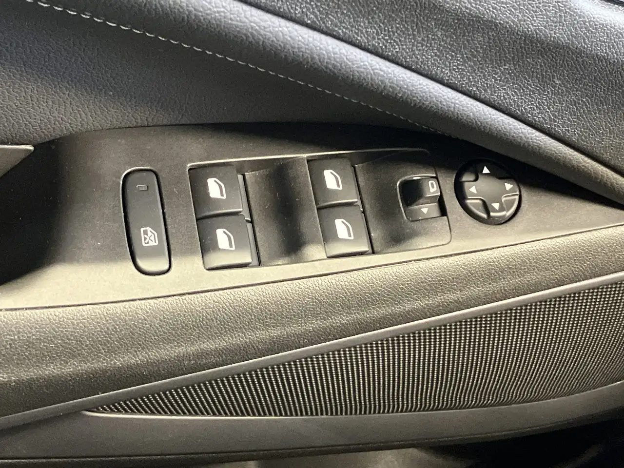 Opel Crossland 1.2 Turbo ElegancePaket LED+Nav+SHZ+Kam — Vehicle gallery 14
