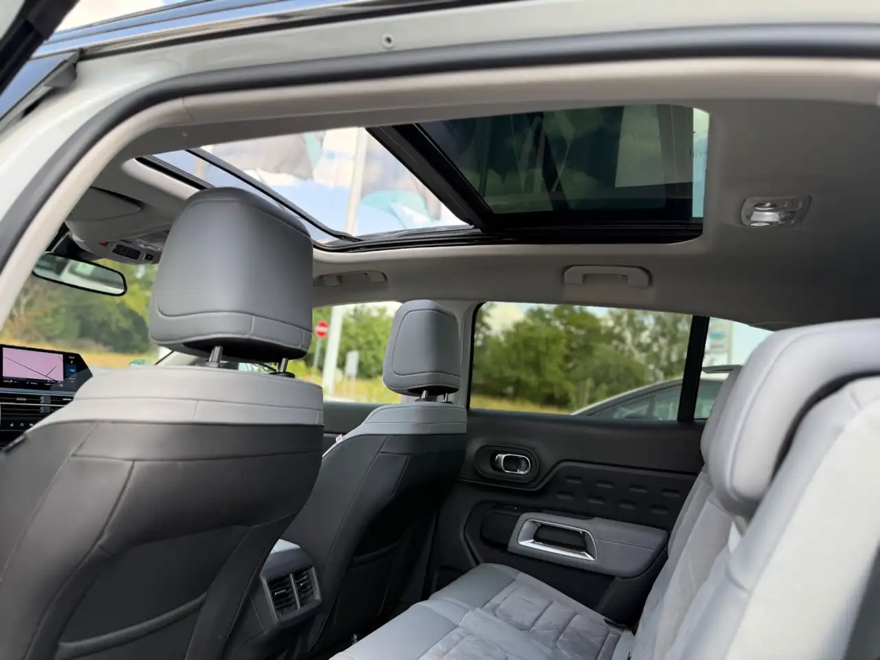 Citroen C5 Aircross ë-Series *PANORAMA-OPEN SKY* — معرض صور السيارة 12