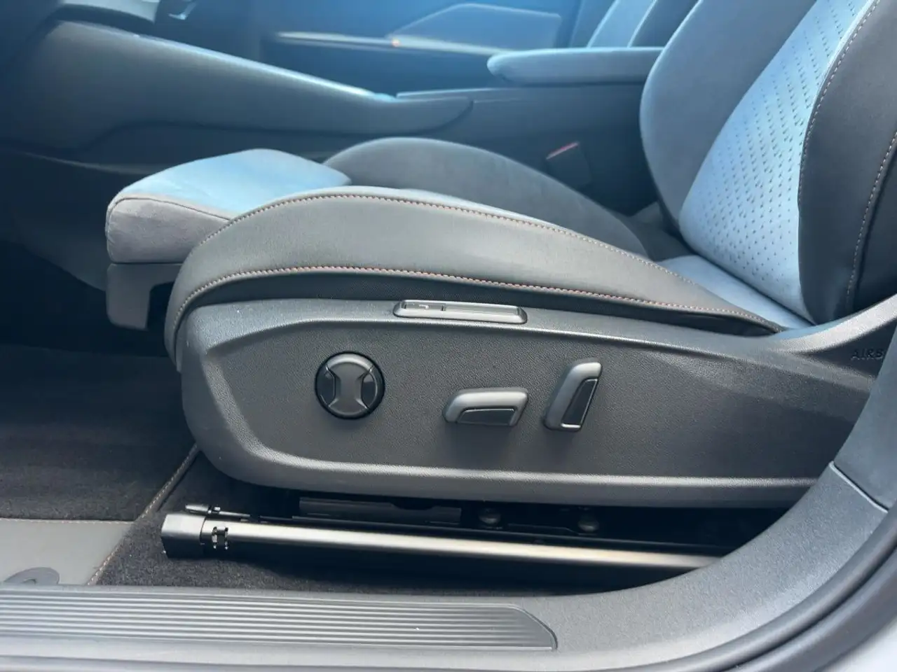 CUPRA Born 170 Nav ACC Wärmepumpe Kamera CarPlay Kessy — Vehicle gallery 13