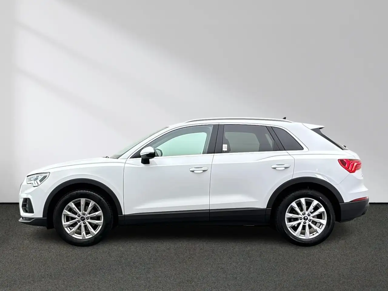 Audi Q3 35 TFSI S tronic MMI LED AHK Komfort-Paket — Galerie du véhicule 2