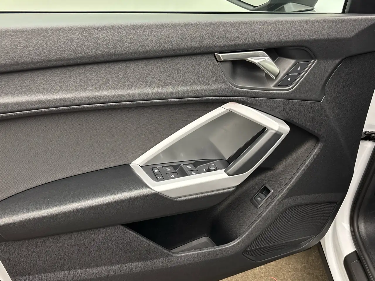 Audi Q3 35 TFSI S tronic MMI LED AHK Komfort-Paket — Galerie du véhicule 12