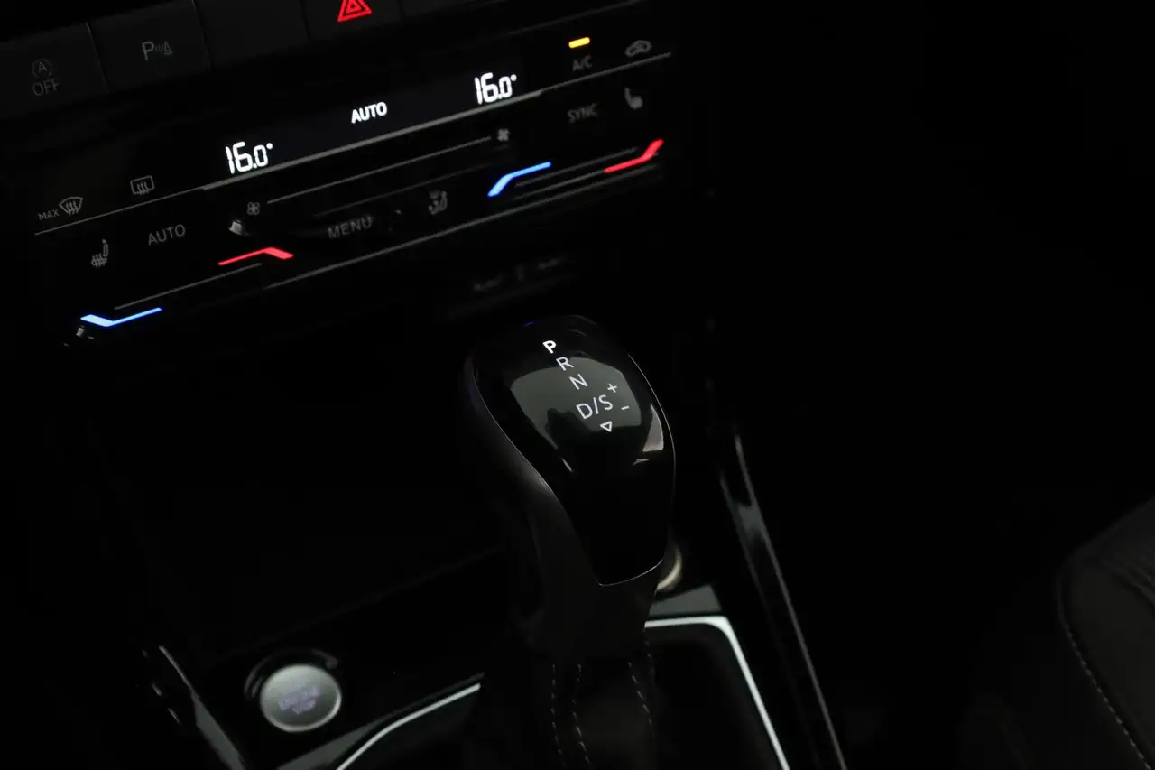 Volkswagen T-Cross 1.0 TSI DSG R-Line IQ.LIGHT Navi ACC Kam — Galerie du véhicule 16