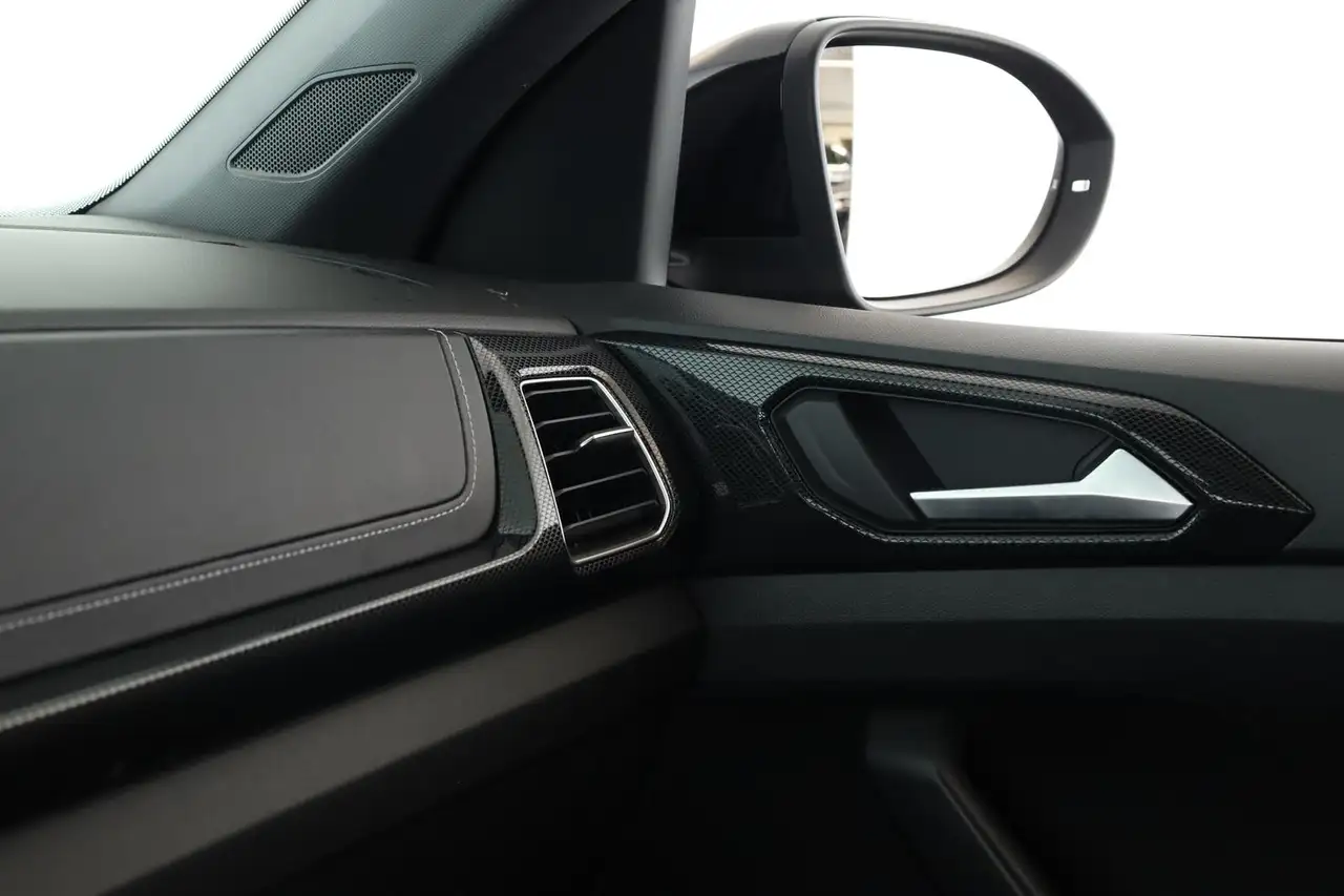 Volkswagen T-Cross 1.0 TSI DSG R-Line IQ.LIGHT Navi ACC Kam — Galerie du véhicule 17