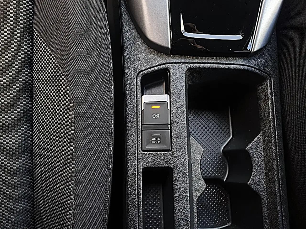 Volkswagen T-Roc 1.5 TSI Life 110KW — معرض صور السيارة 24