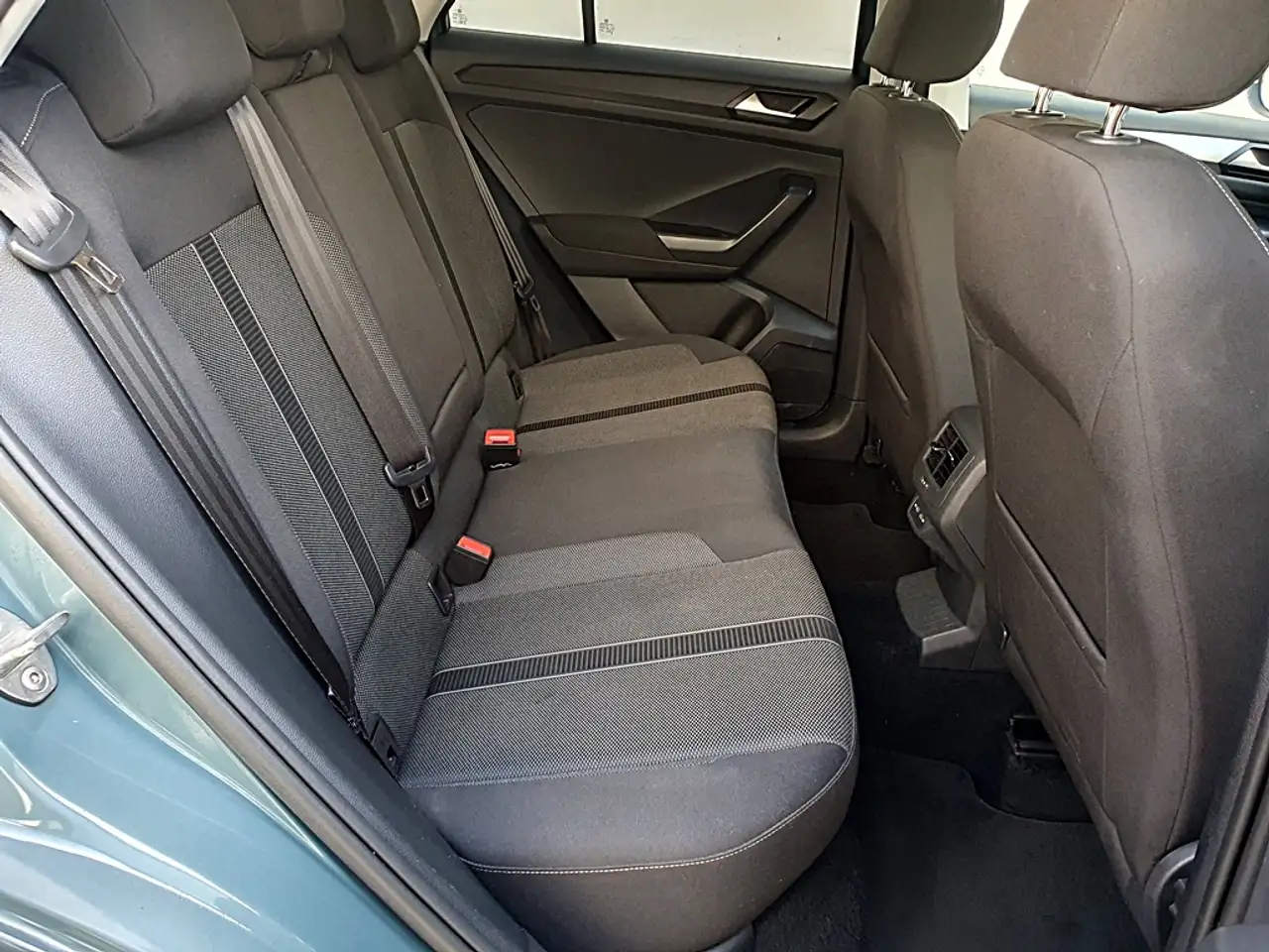 Volkswagen T-Roc 1.5 TSI Life 110KW — معرض صور السيارة 28