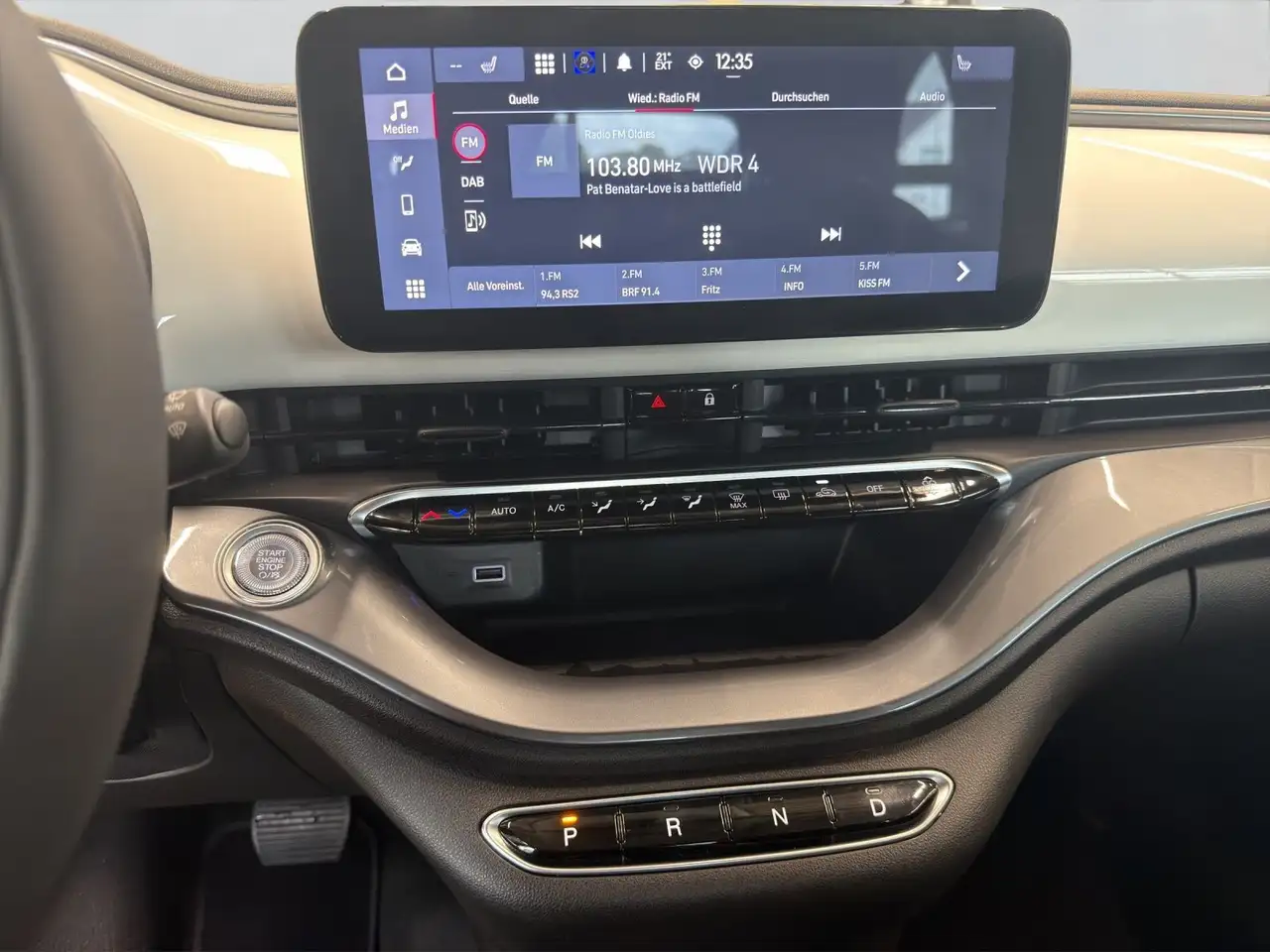 Fiat 500e Cabrio*PDC*RFK*ALU*CARPLAY*KLIMAAUTOMATIK*L — Vehicle gallery 14