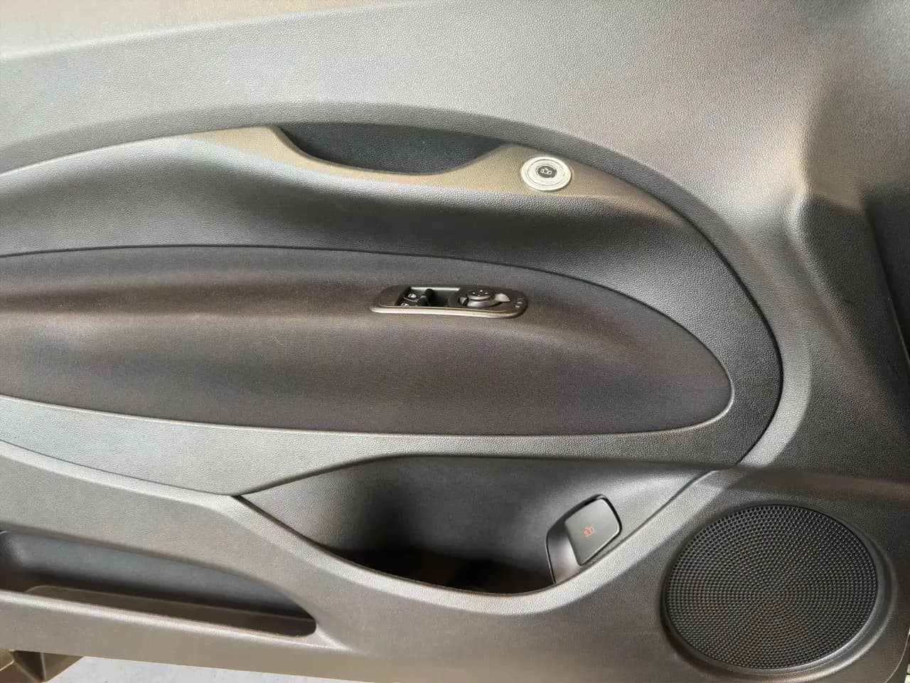 Fiat 500e Cabrio*PDC*RFK*ALU*CARPLAY*KLIMAAUTOMATIK*L — Vehicle gallery 15