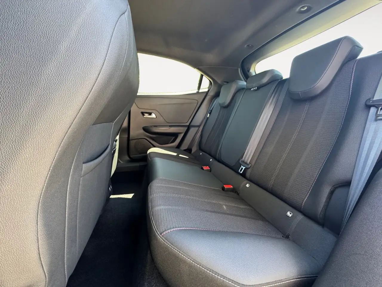 Opel Mokka 1.2 GS Line LED, Sitzheizung,Rückfahrkamera — Galerie du véhicule 15