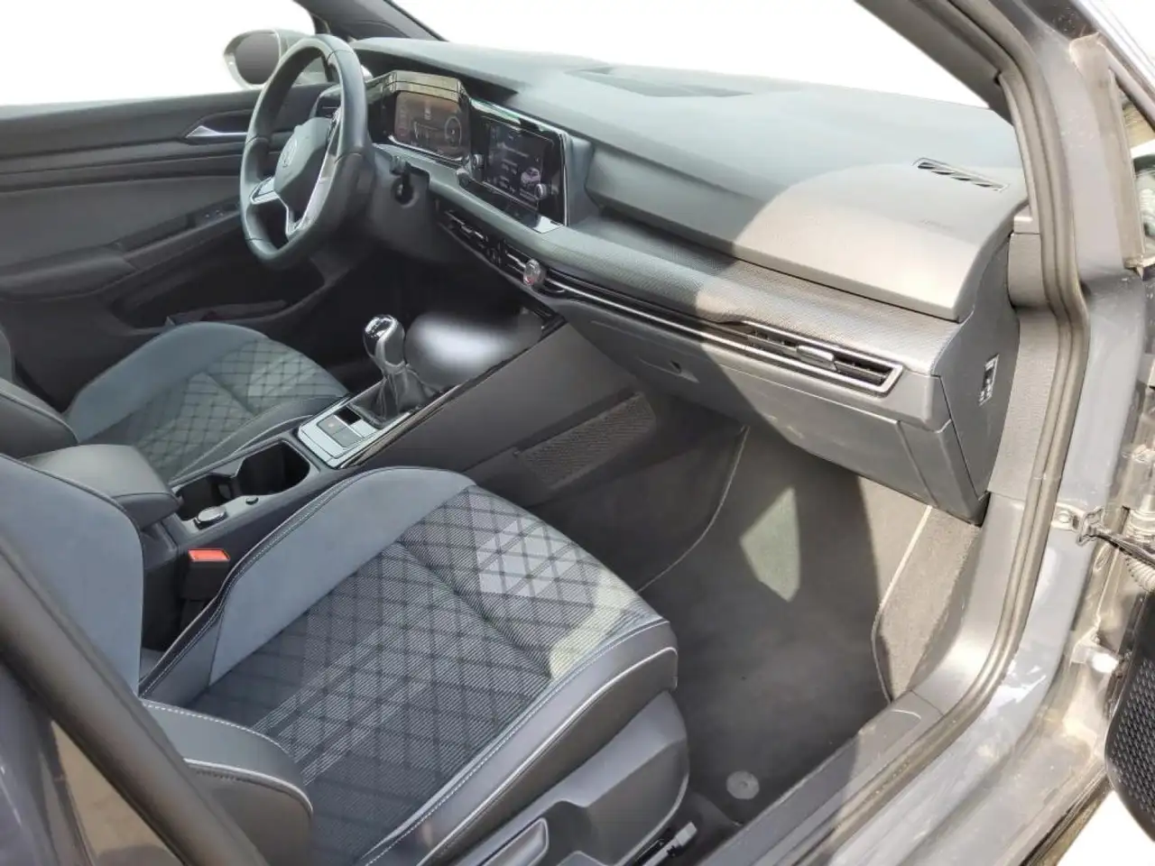 Volkswagen Golf R-Line 1.5 TSI ACT Android Auto — معرض صور السيارة 8