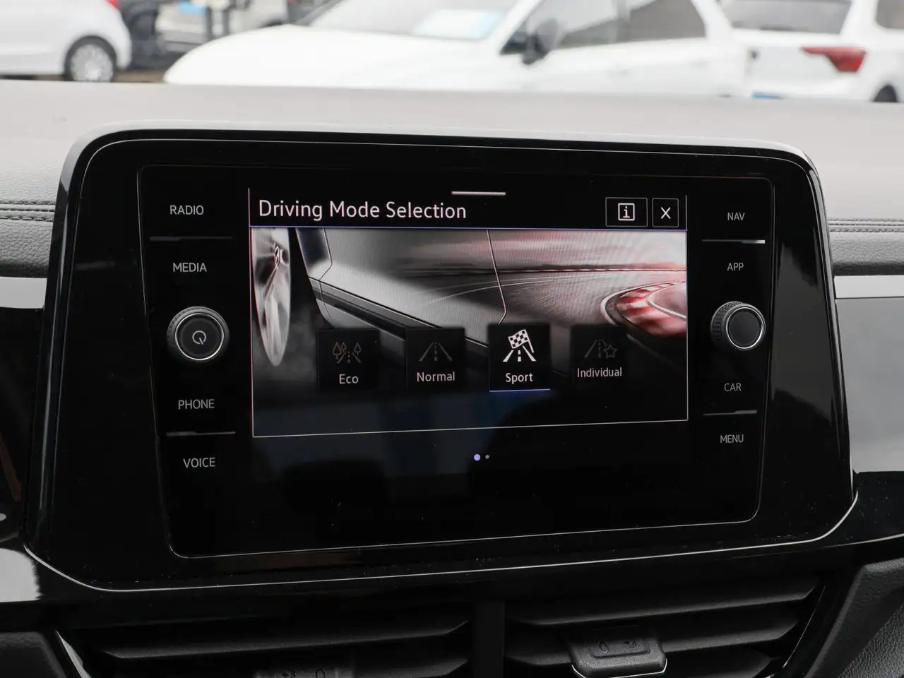Volkswagen T-Roc 1.5 TSI R-Line Kamera Keyless LED ACC — Vehicle gallery 14