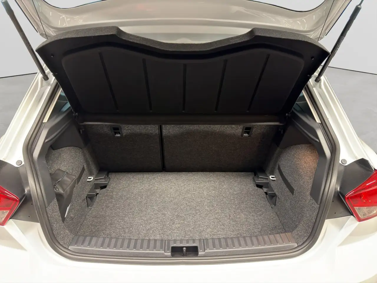 SEAT Ibiza Style Edition Klima Navi Einparkhilfe Sitzheizung — Vehicle gallery 7